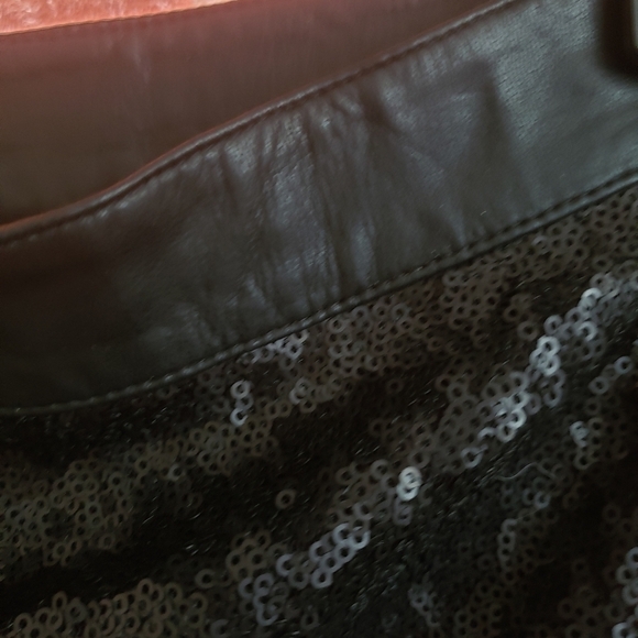 5/$25 (must be bundled for $3) (i1-5) Guess sequin mini skirt - Picture 4 of 4